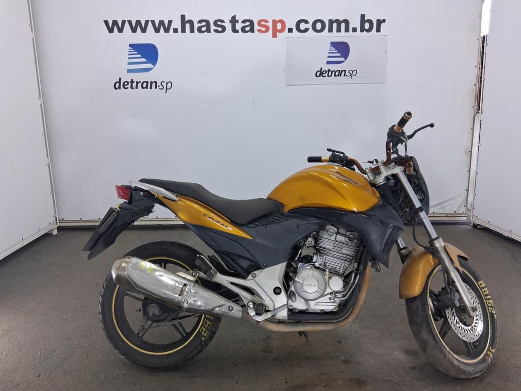 Honda CB 300r 2011, amarela