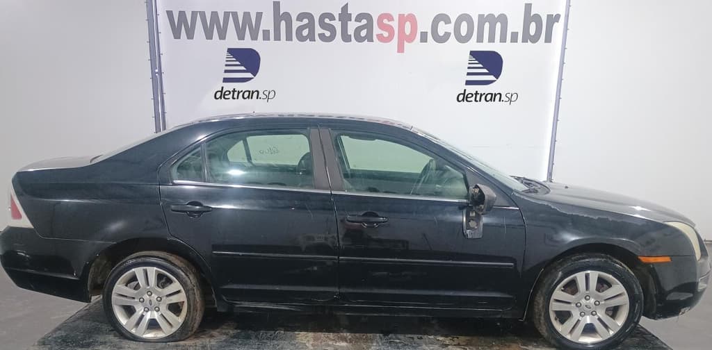 Ford Fusion 2007, preta
