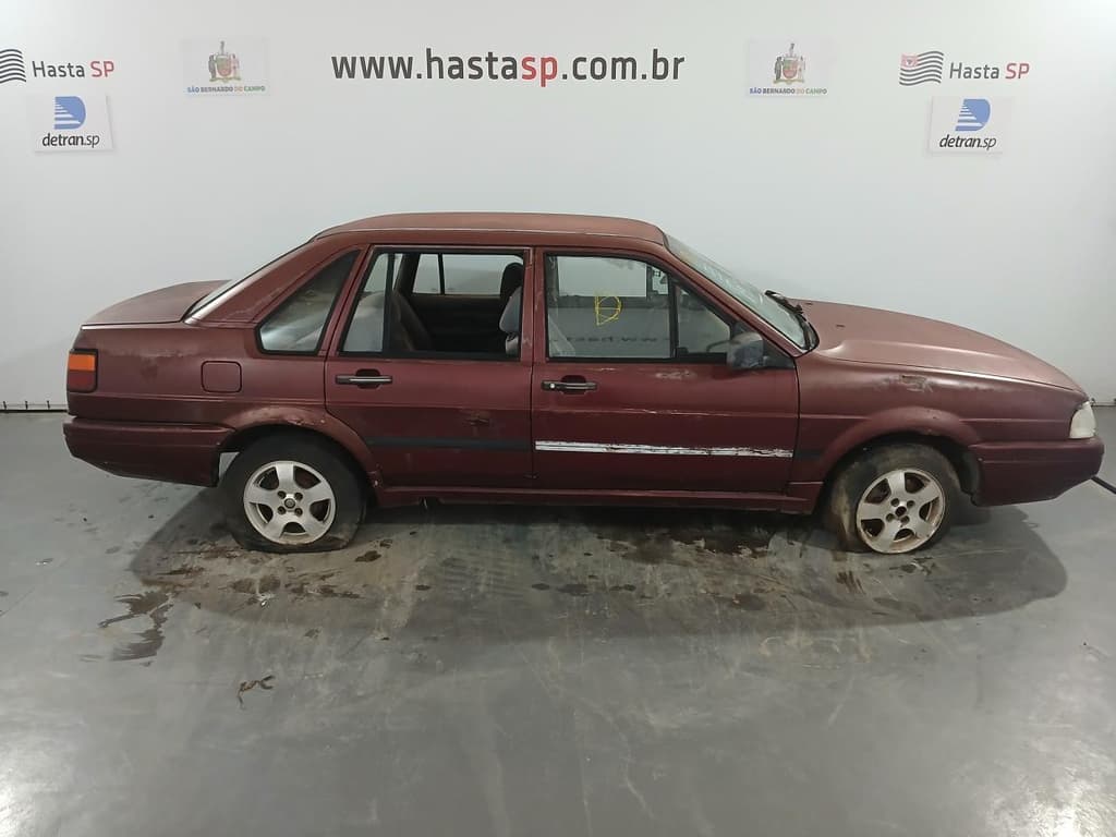 Volkswagen Santana 1996, vermelha