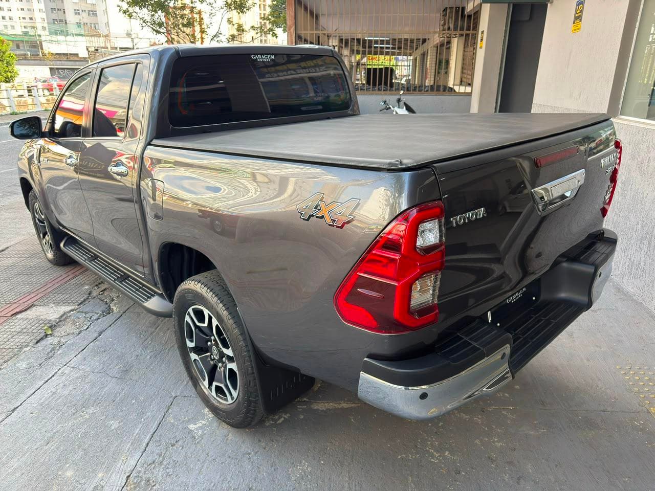 Toyota Hilux 2023 — foto 3