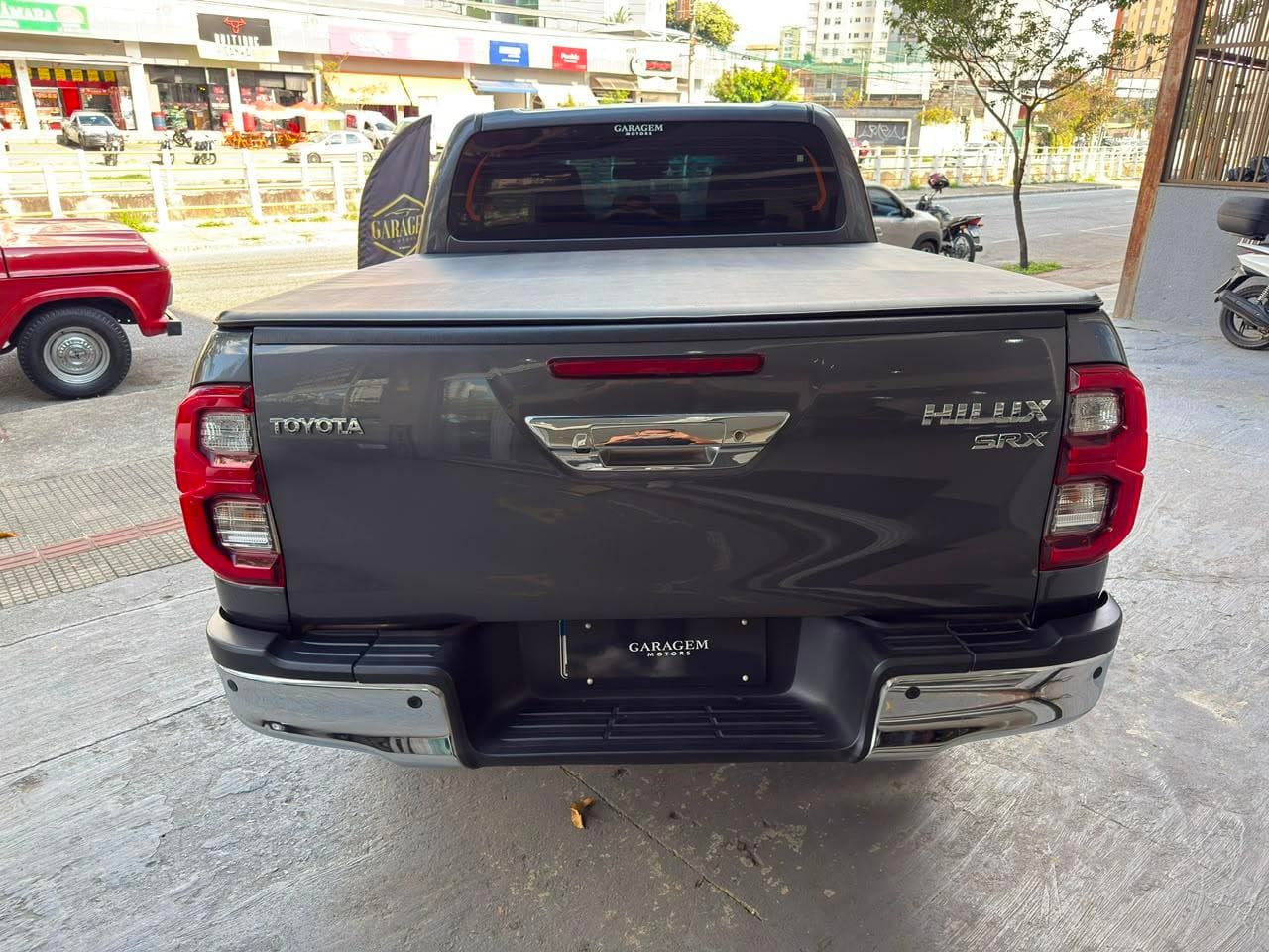 Toyota Hilux 2023 — foto 9