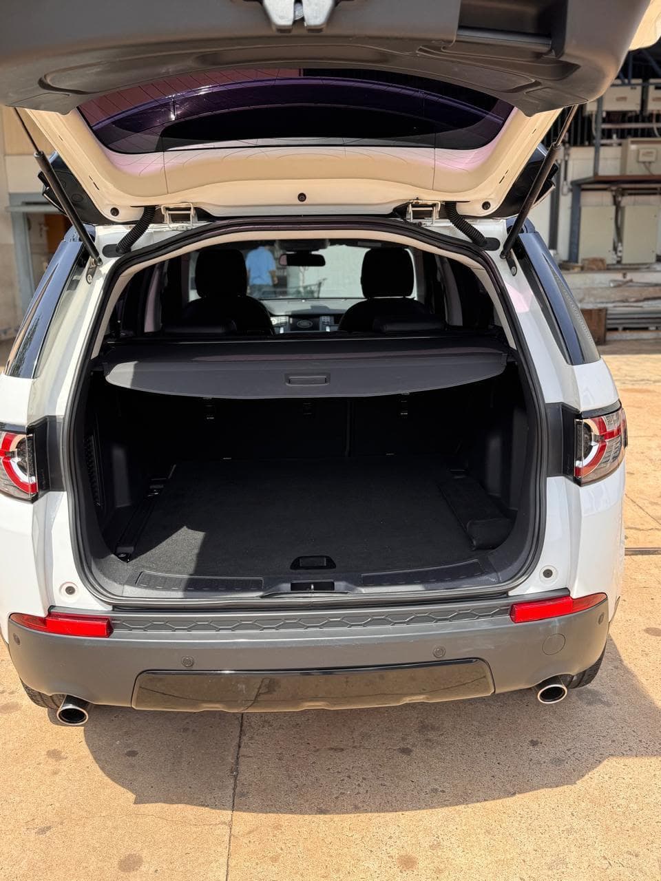 Land Rover Discovery 2019 — foto 11