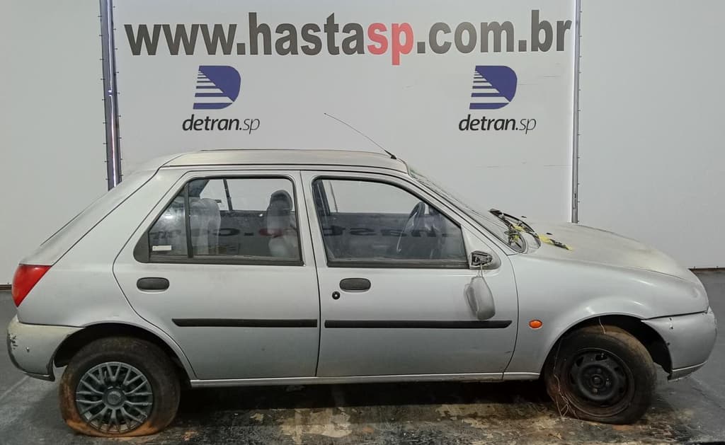Ford Fiesta 1999 — foto 1