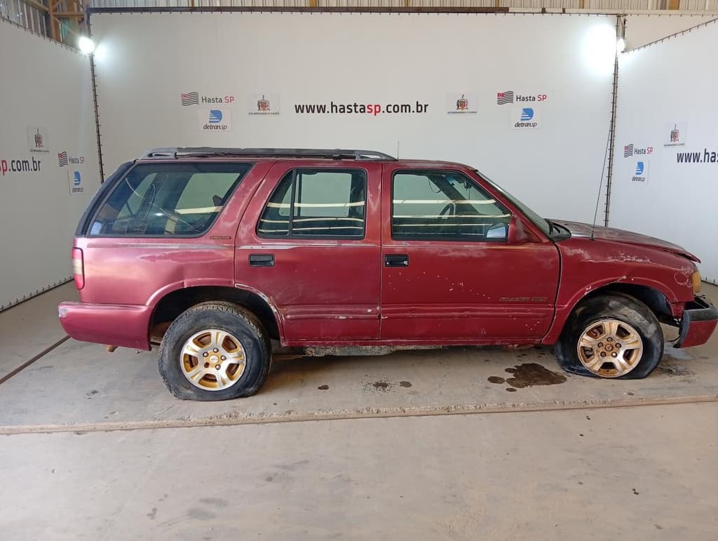 Chevrolet Blazer Executive 1999 — foto 1