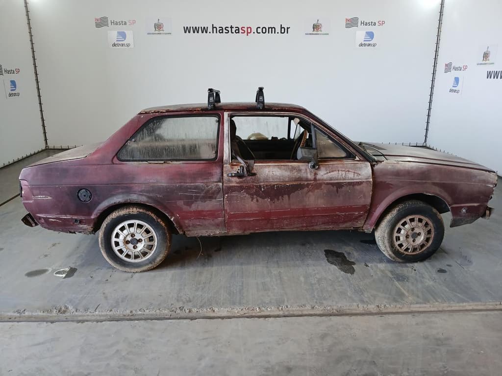 Volkswagen Voyage LS 1986, vermelha
