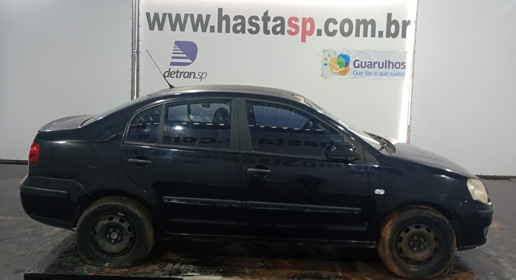 Volkswagen Polo Sedan 1.6 2009, preta