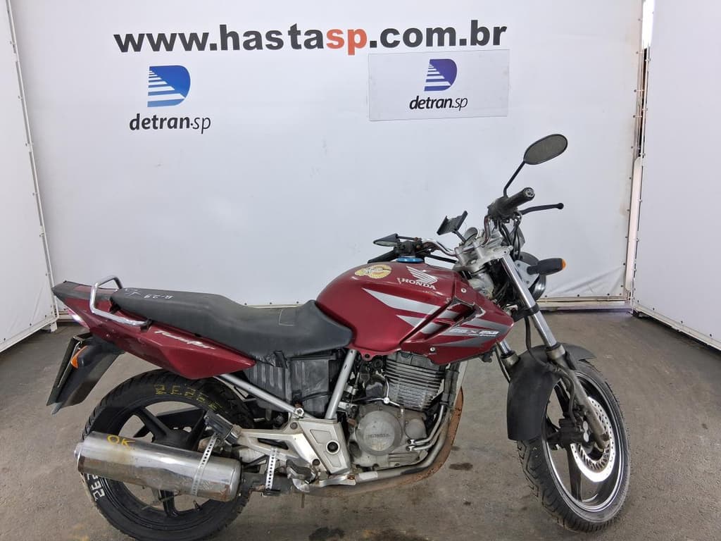Honda CBX 250 Twister 2007, vermelha