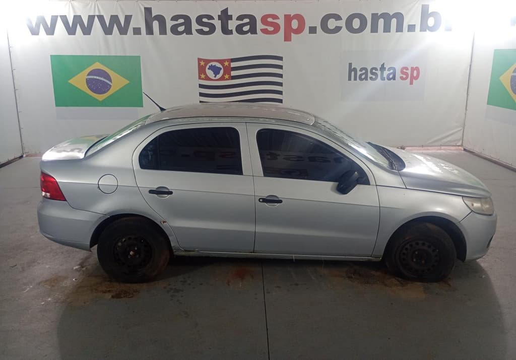 Volkswagen Voyage 1.0 2010, prata