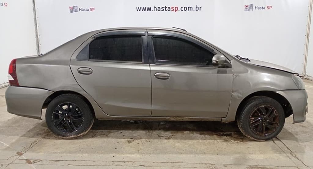 Toyota Etios SD Xplus MT 2020, cinza