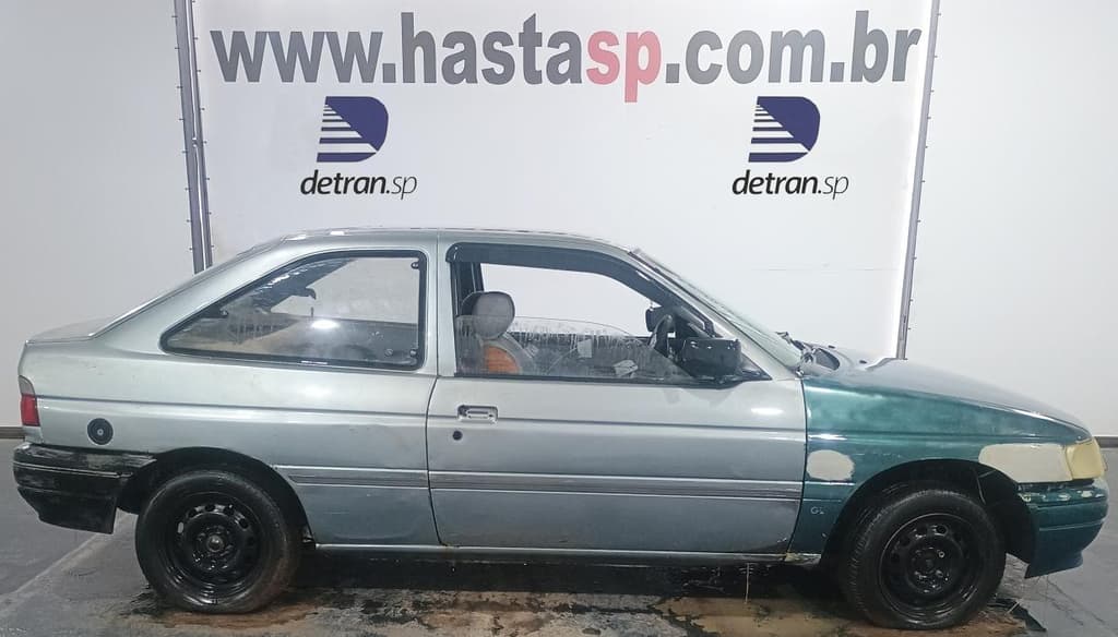 Ford Escort 1.8 L 1993 — foto 1
