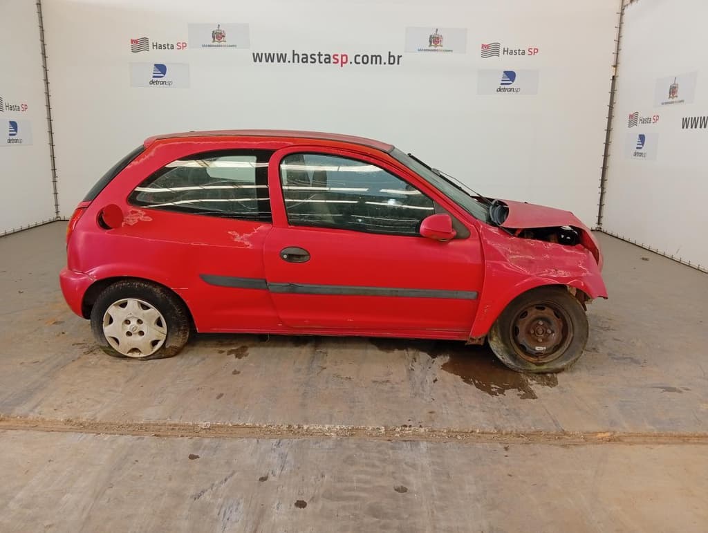 Chevrolet Celta 2002, vermelha