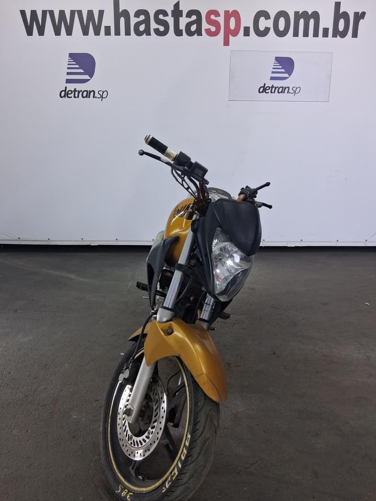 Honda CB 300r 2011 — foto 3
