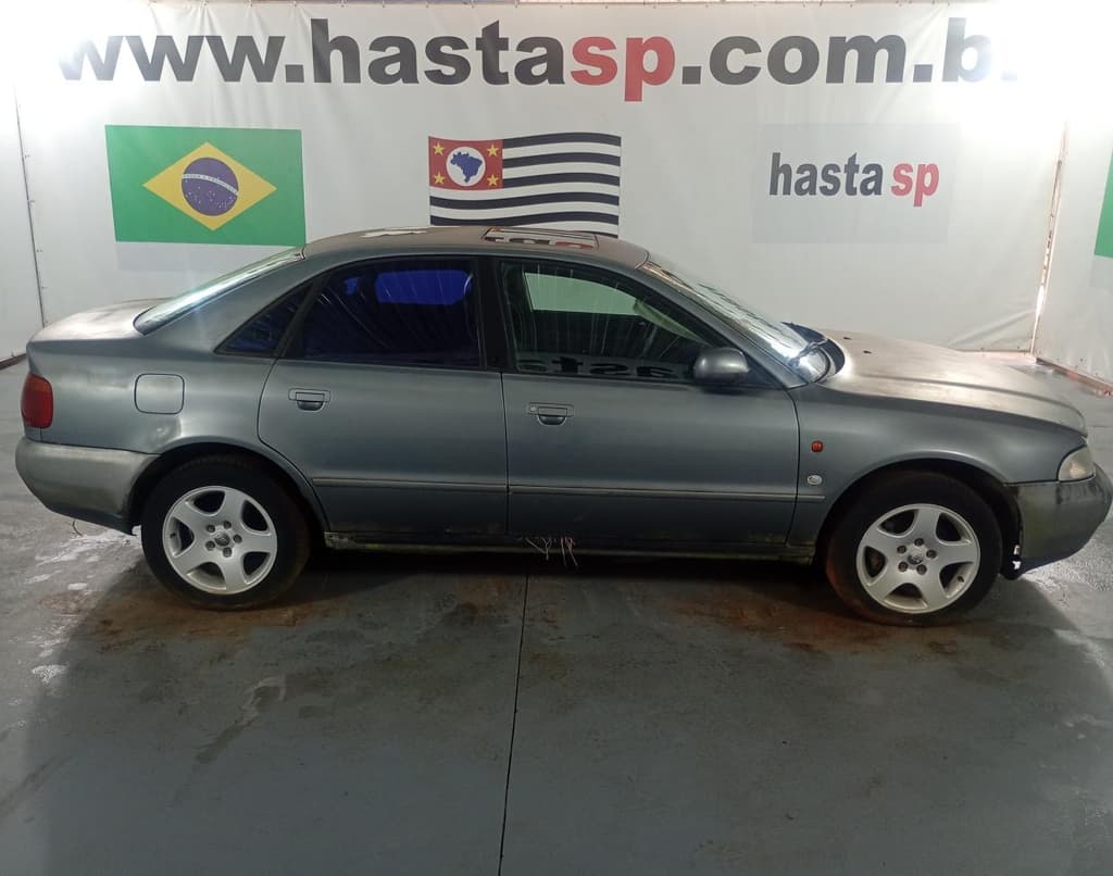 Audi A4 1995, cinza