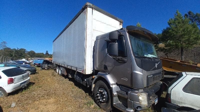 Volvo VM 270 6x2r 2014
