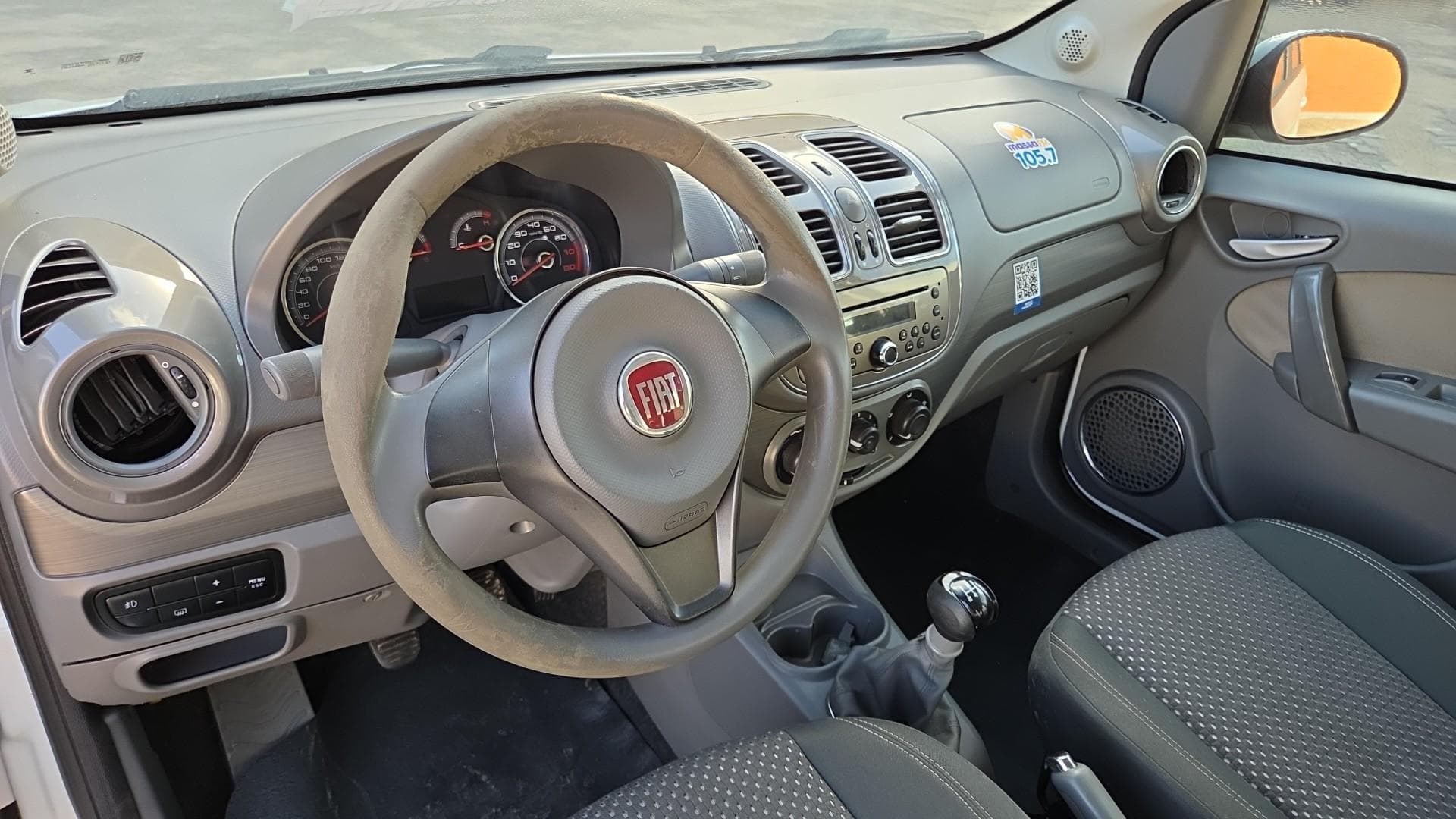 Fiat Siena Essence 1.6 de 2014 — foto 7