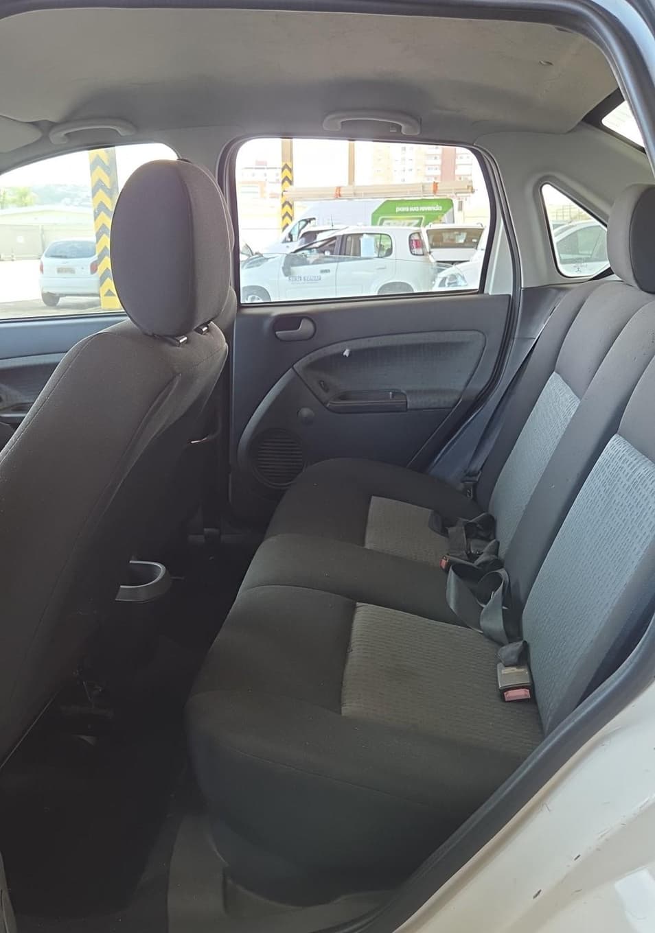Ford Fiesta Sedan 1.6 Flex de 2014 — foto 5