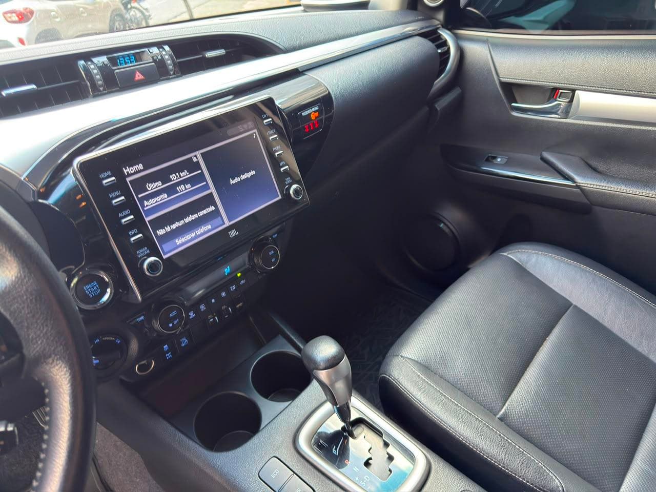 Toyota Hilux 2023 — foto 11