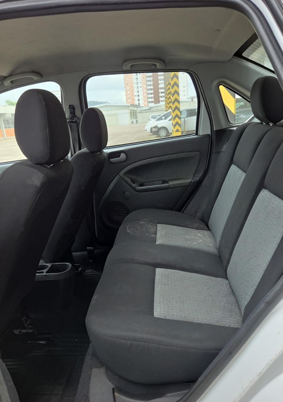 Ford Fiesta Sedan 1.6 Flex de 2014 — foto 5