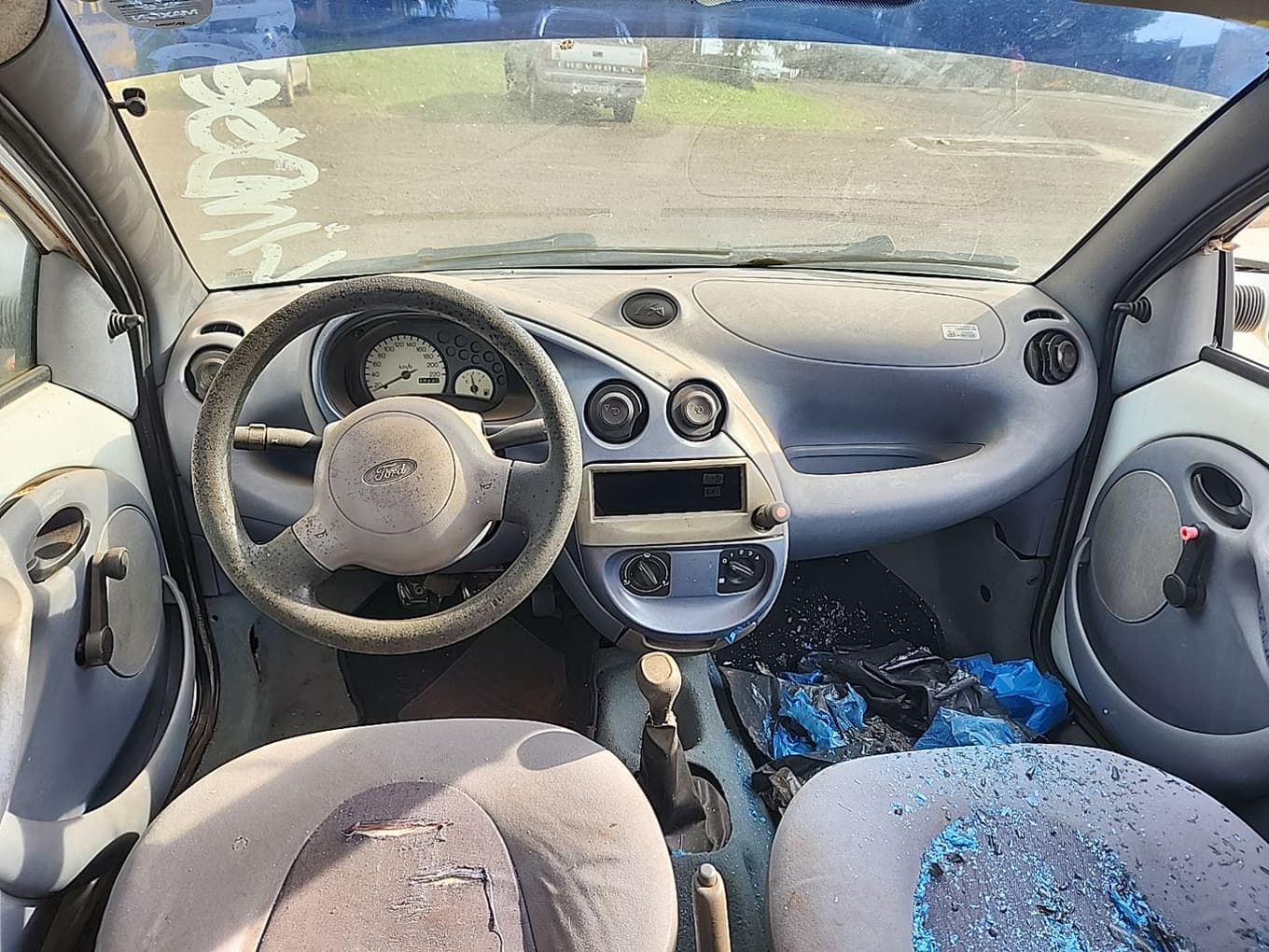 Ford KA 1999 — foto 43