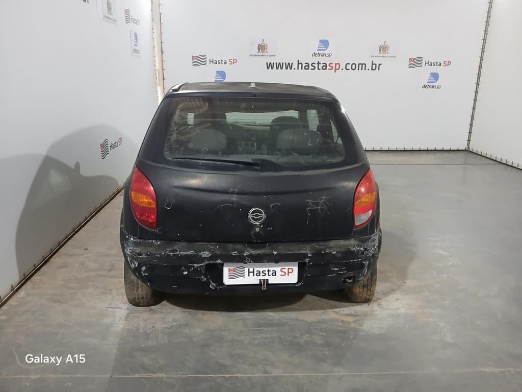 Chevrolet Celta 2002, preta