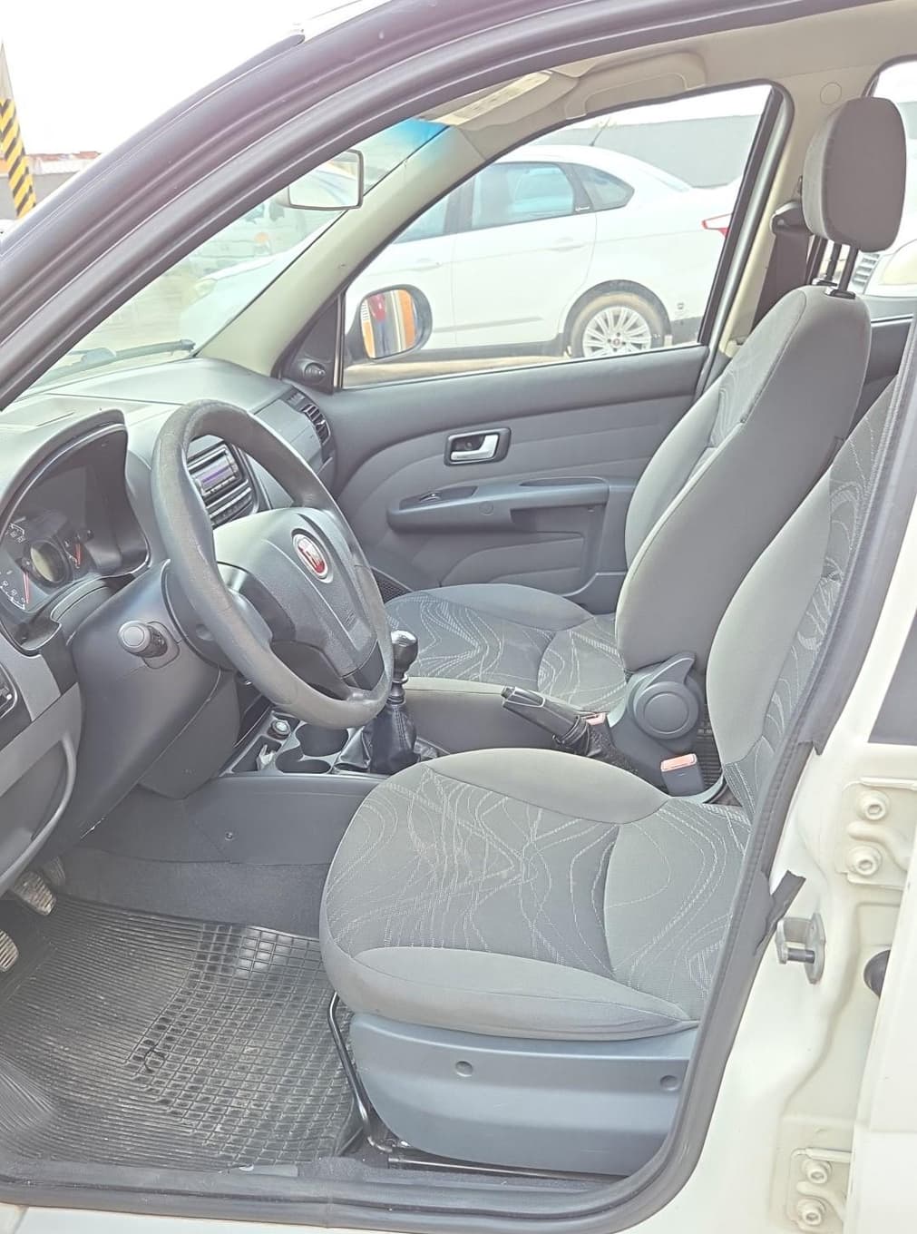 Fiat Siena EL 1.4 Flex de 2015 — foto 6