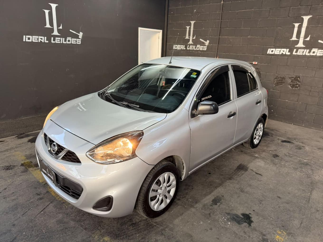 Nissan March 2016