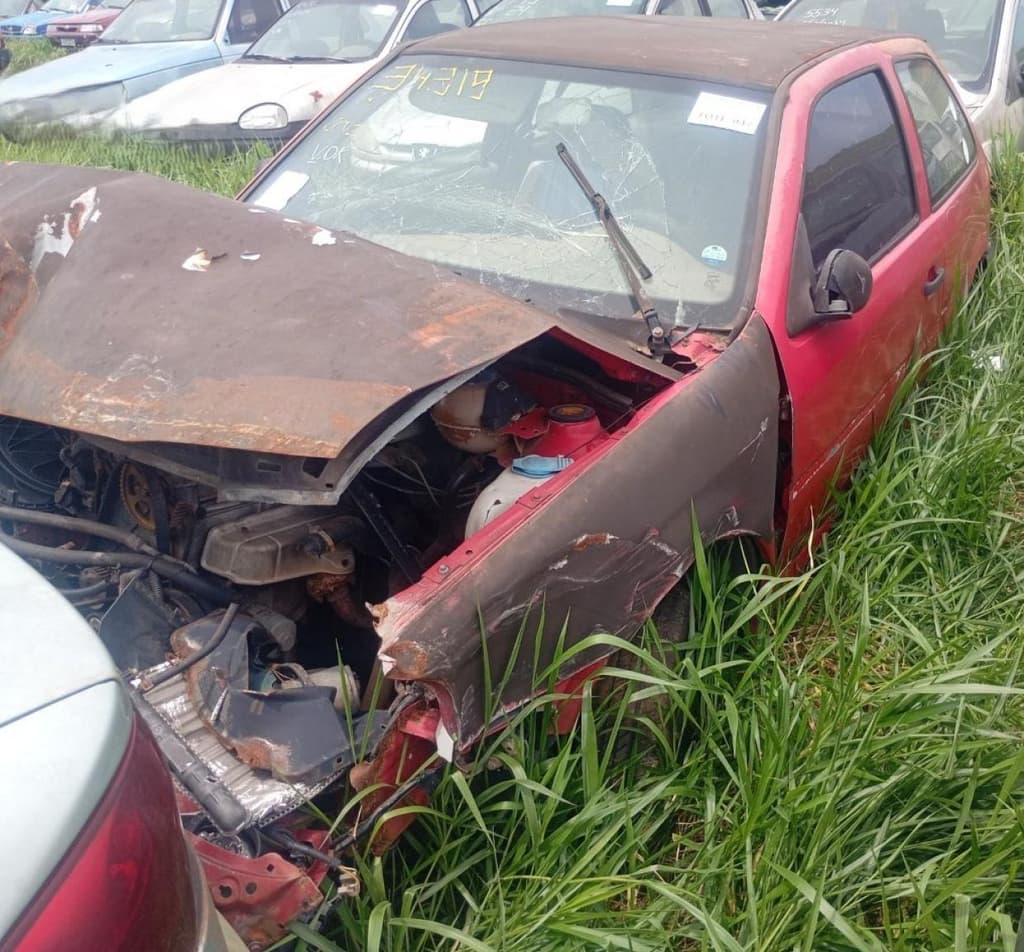 Volkswagen GOL Special 2000, vermelha