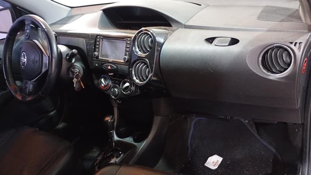 Toyota Etios SD Plt15 AT 2018, prata
