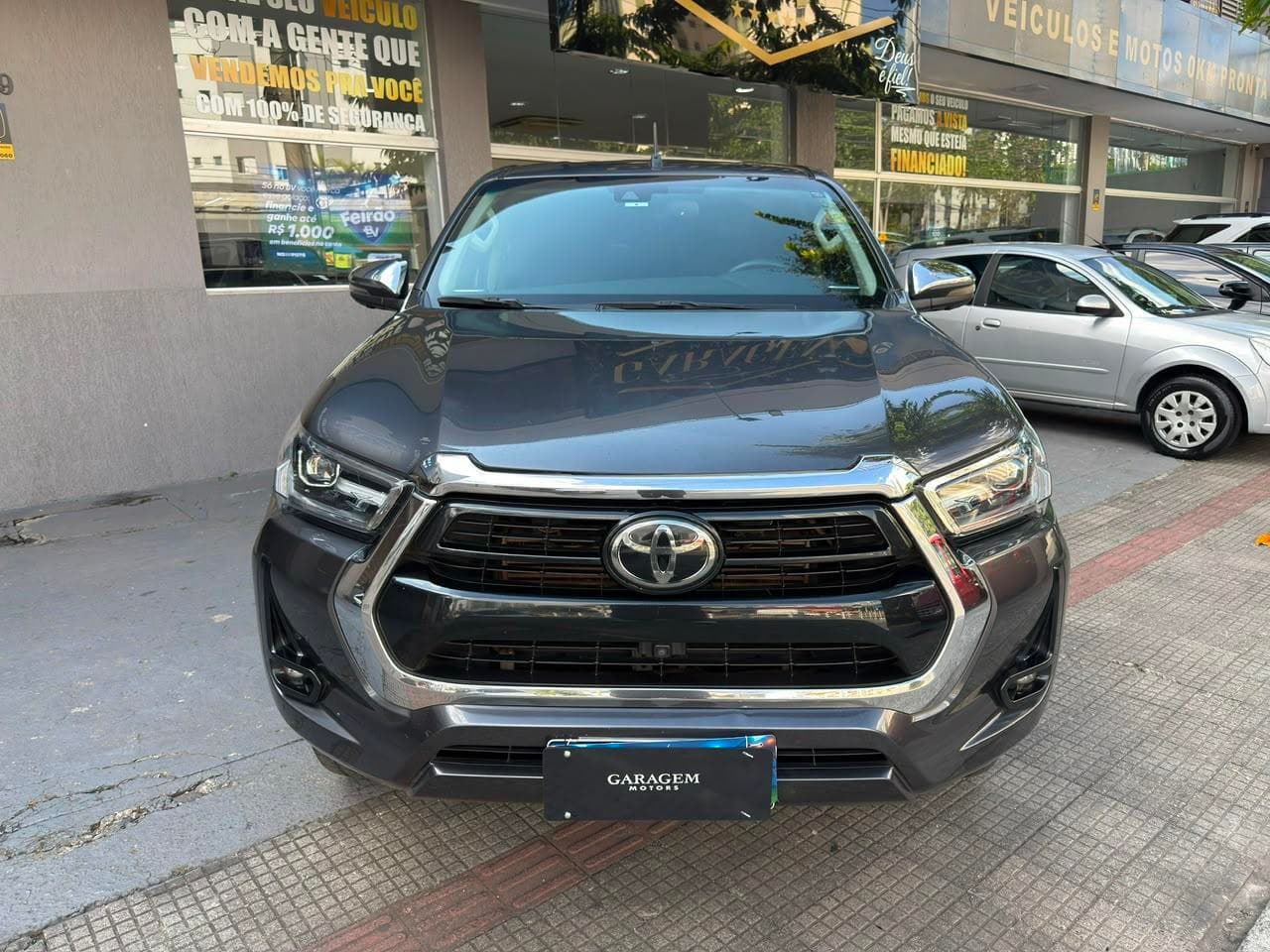 Toyota Hilux 2023 — foto 8