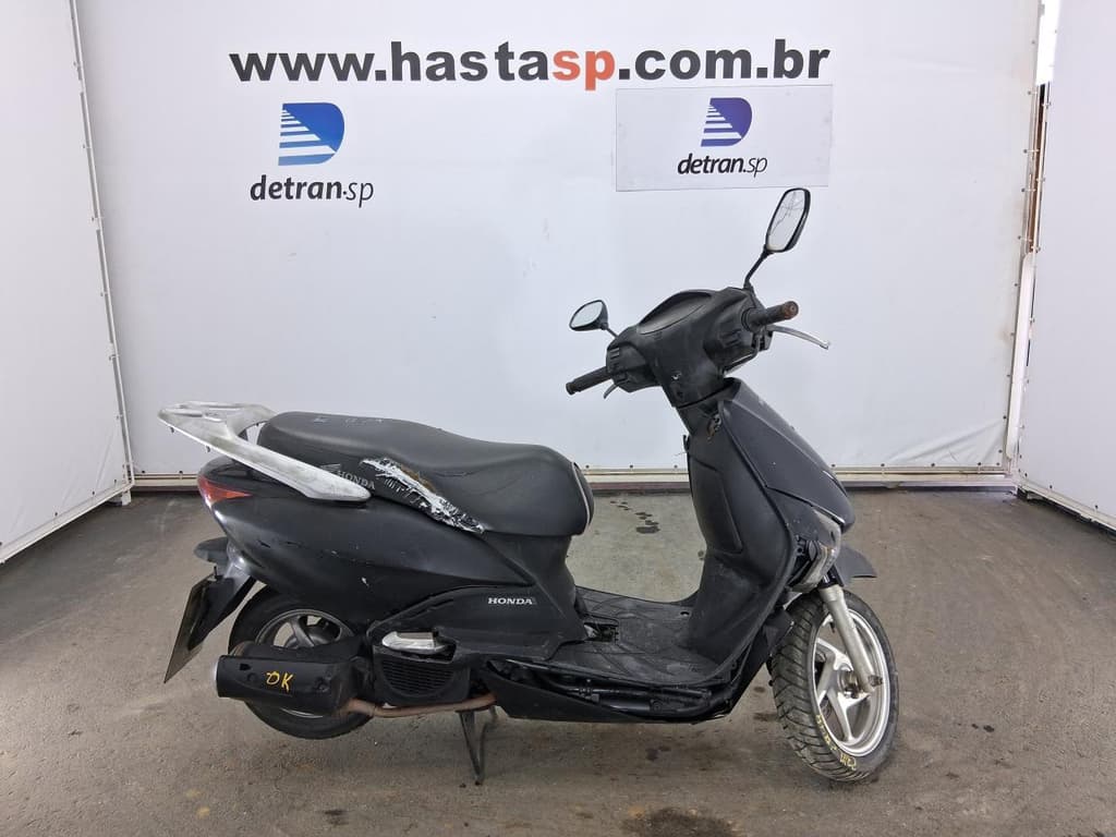 Honda Lead 110 2011, preta