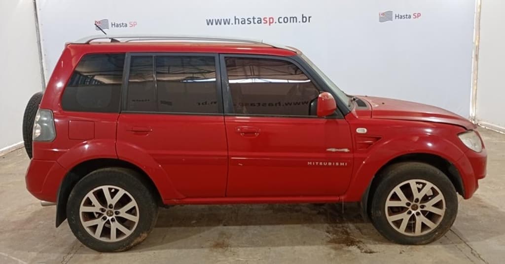 Mitsubishi Pajero TR4 Flex HP 2013, vermelha