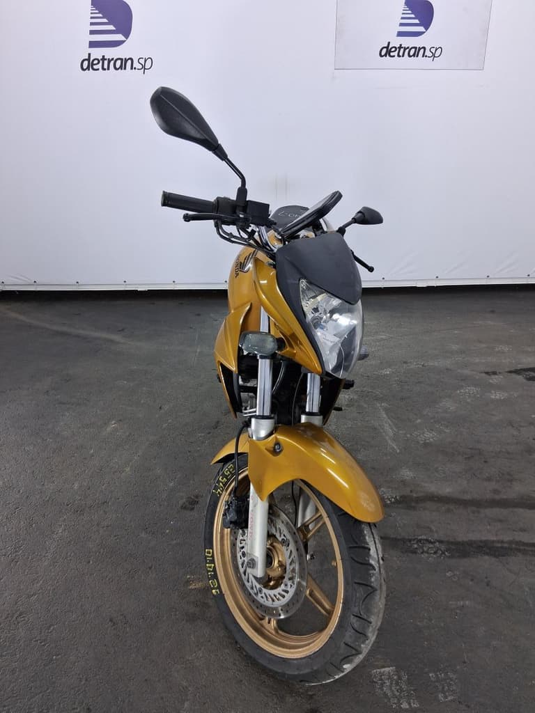 Honda CB 300r 2010 — foto 3