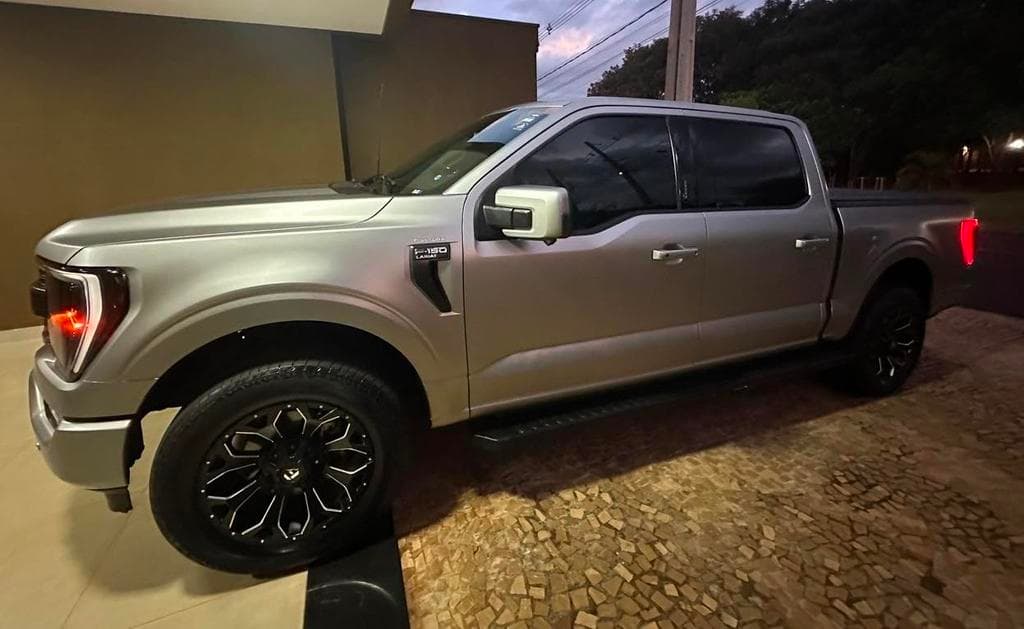 Ford F150 2023 — foto 1