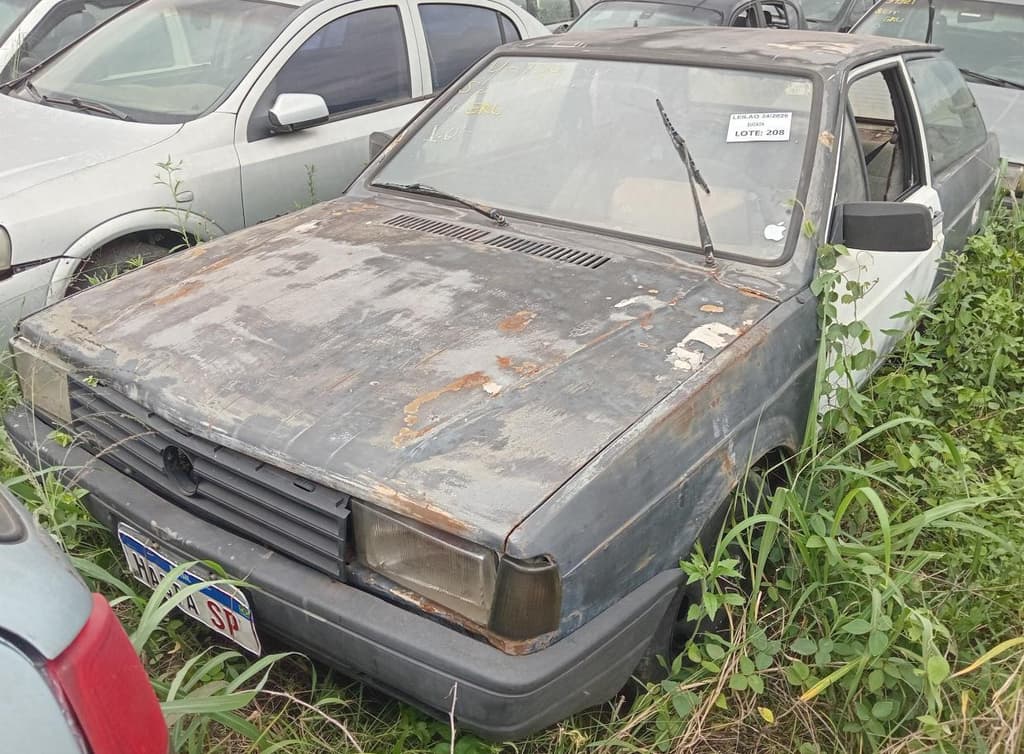Volkswagen Voyage 1988, cinza