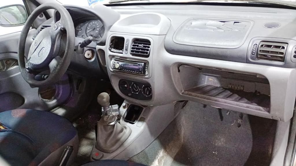 Renault Clio RL 1.0 2000 — foto 5