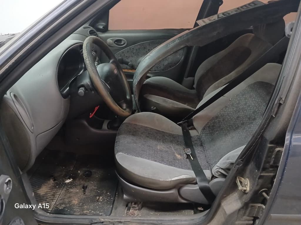 Ford Fiesta GL 2001 — foto 2