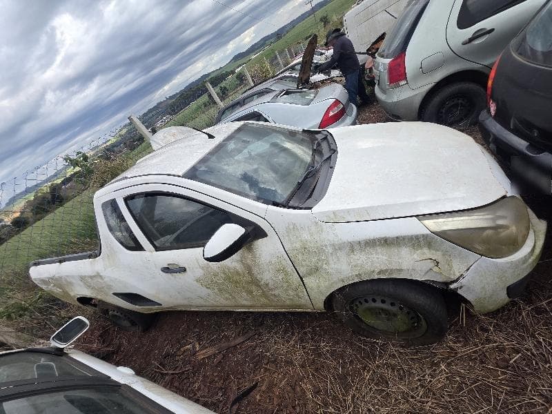 Chevrolet Montana LS 2014 — foto 1