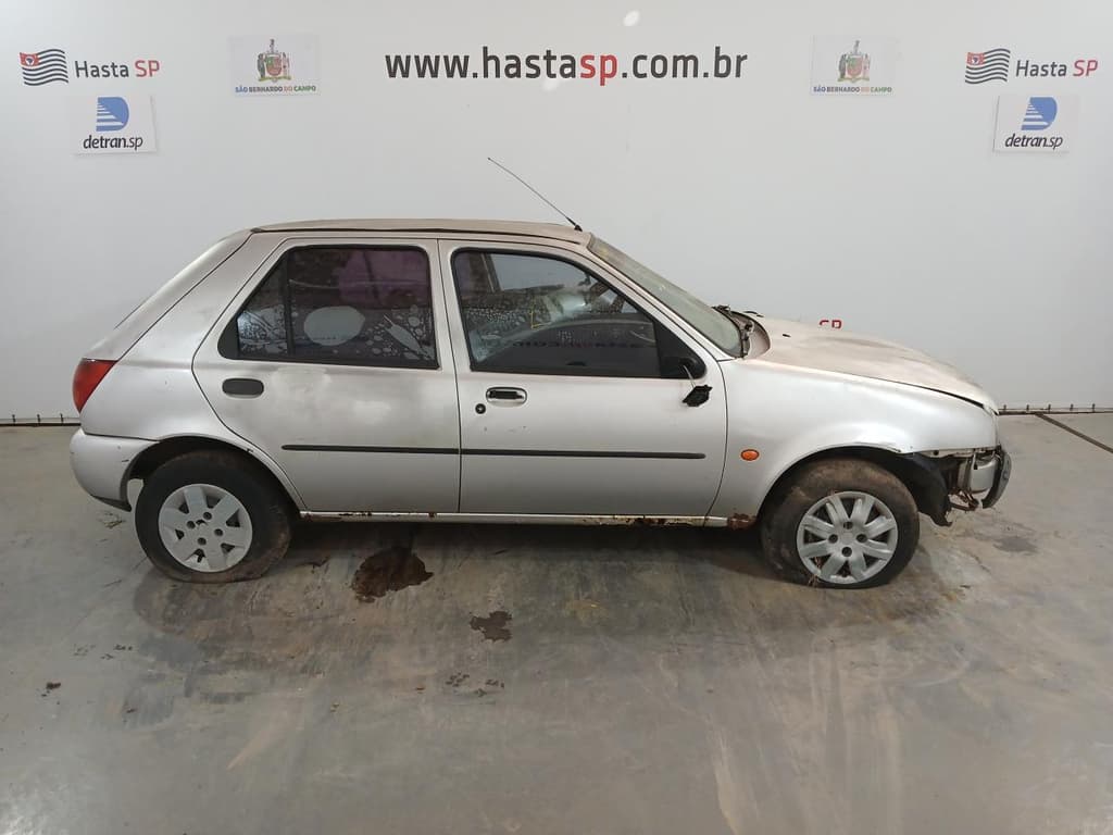 Ford Fiesta 1999 — foto 1
