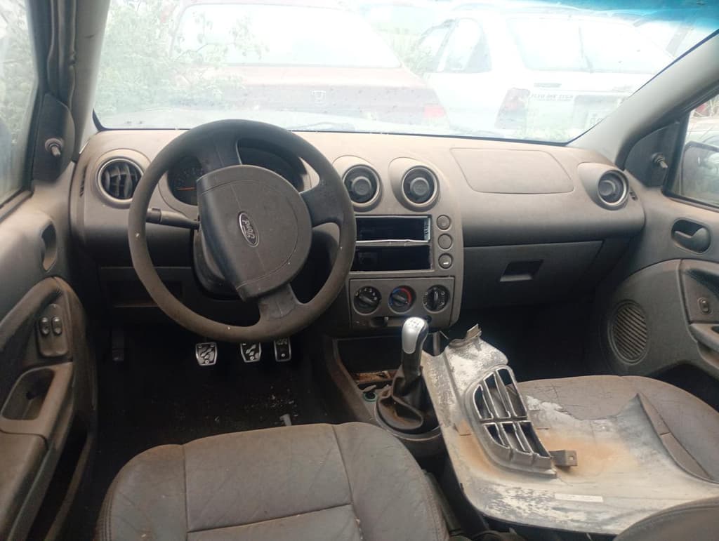 Ford Fiesta Sedan 1.6 FL 2005, preta