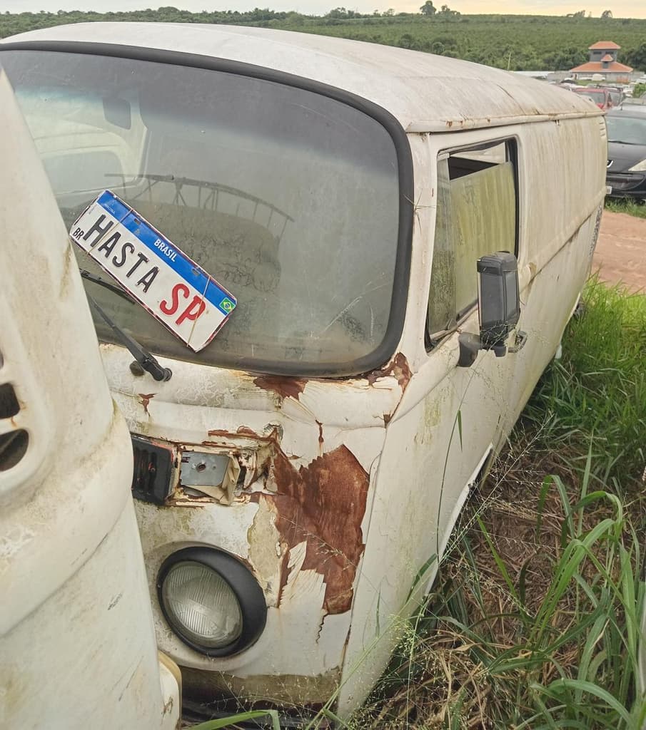 Volkswagen Kombi Furgão 1988, branca