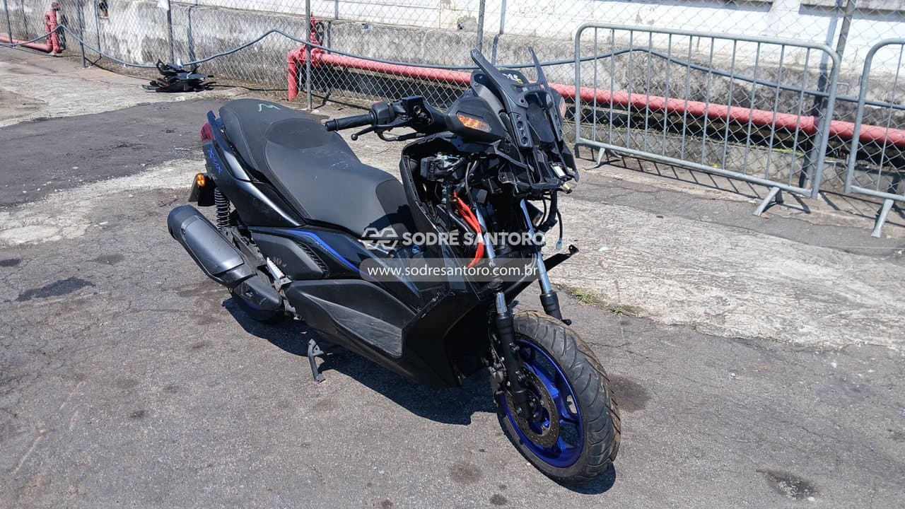 Yamaha Xmax 300 2026, preta