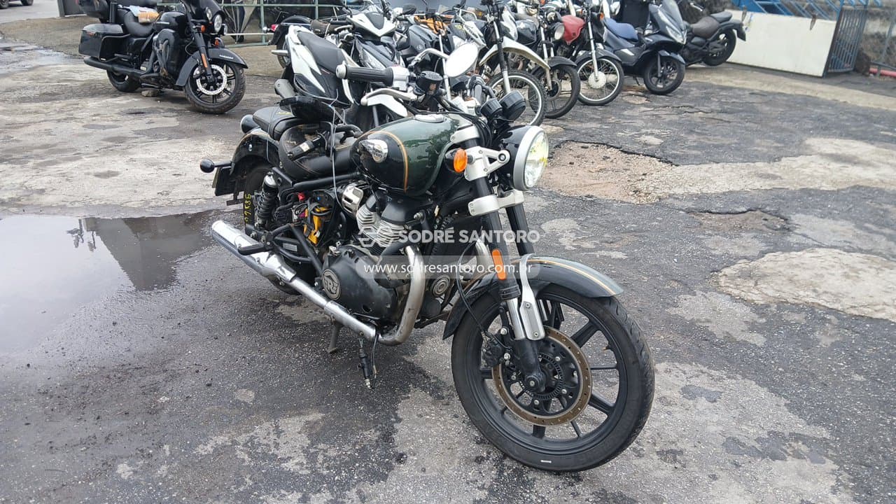 Royal Enfield Super Meteor 650 2025, verde