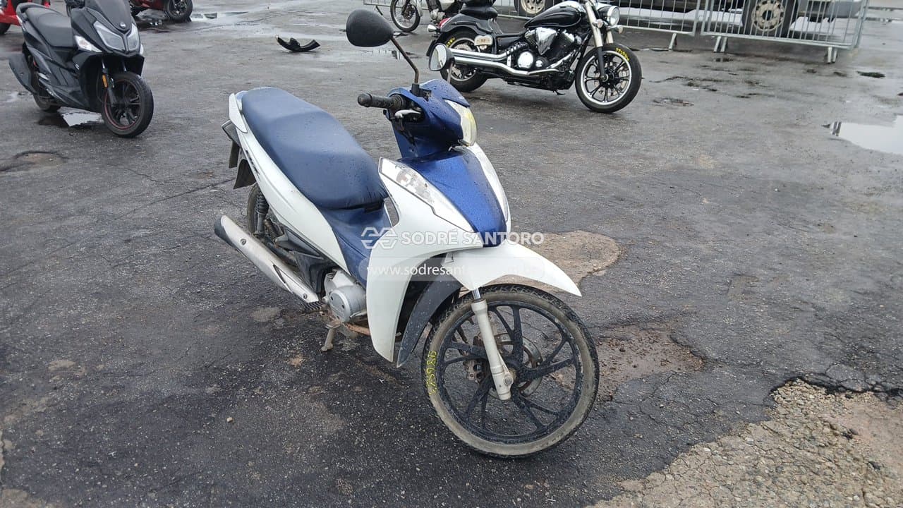Honda Biz 125 2022, branca