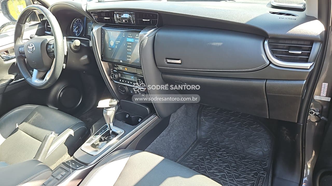 Toyota Hilux 2024 — foto 8