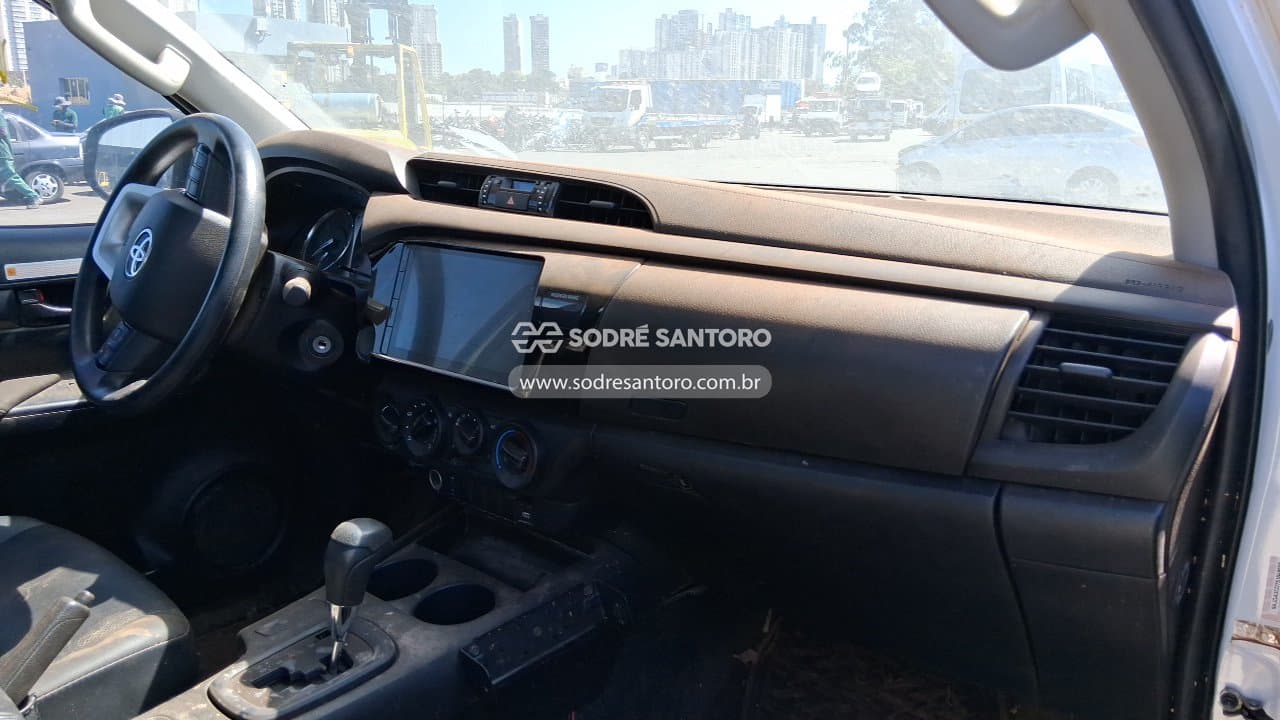Toyota Hilux 2025 — foto 8