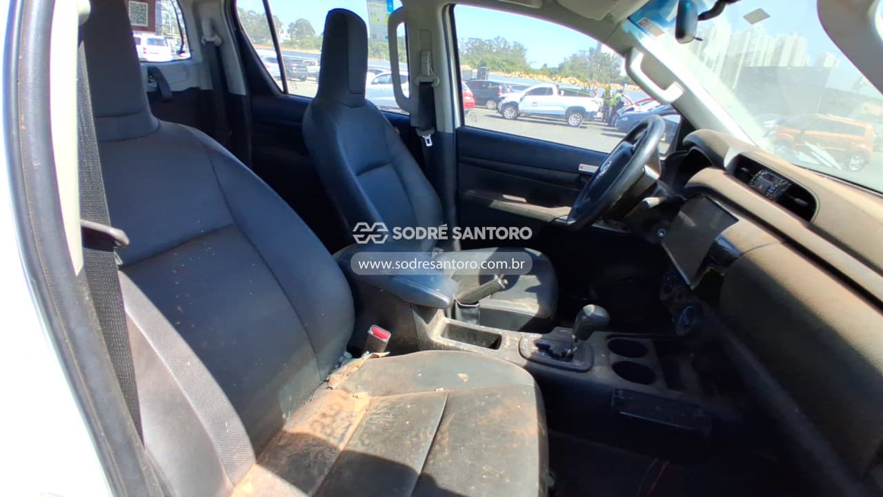 Toyota Hilux 2025 — foto 9