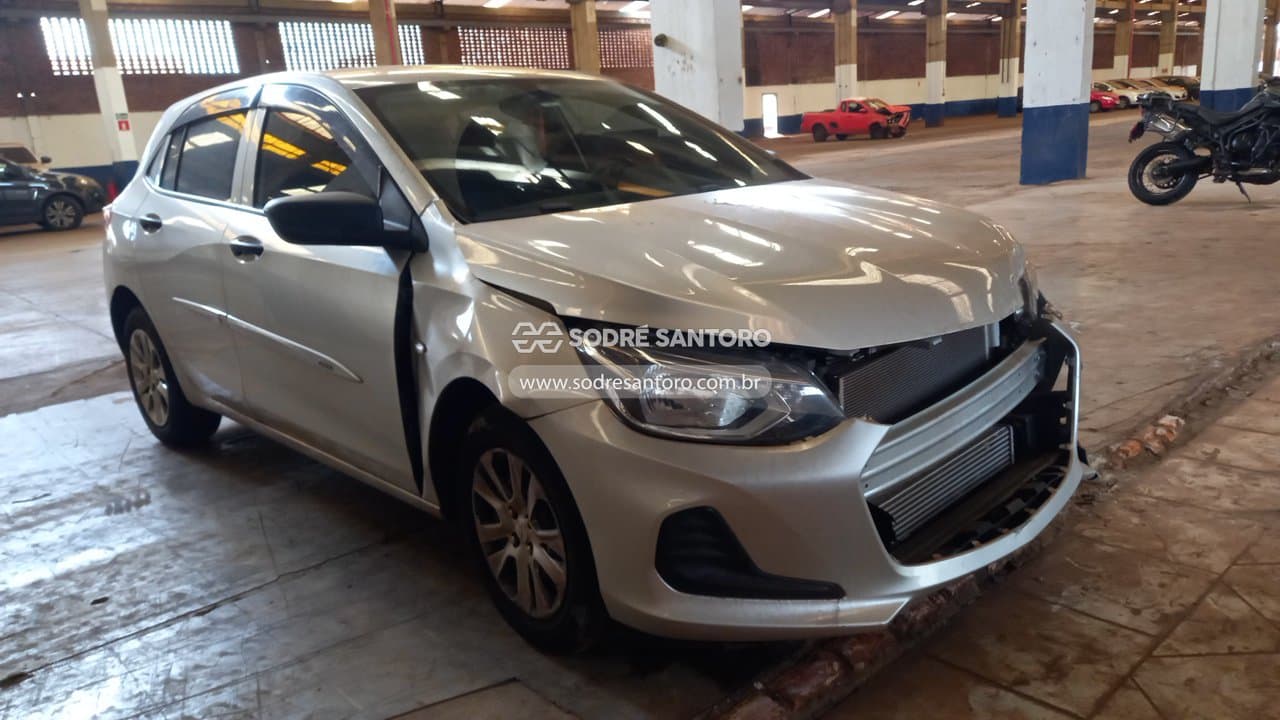 Chevrolet Onix 2023, prata