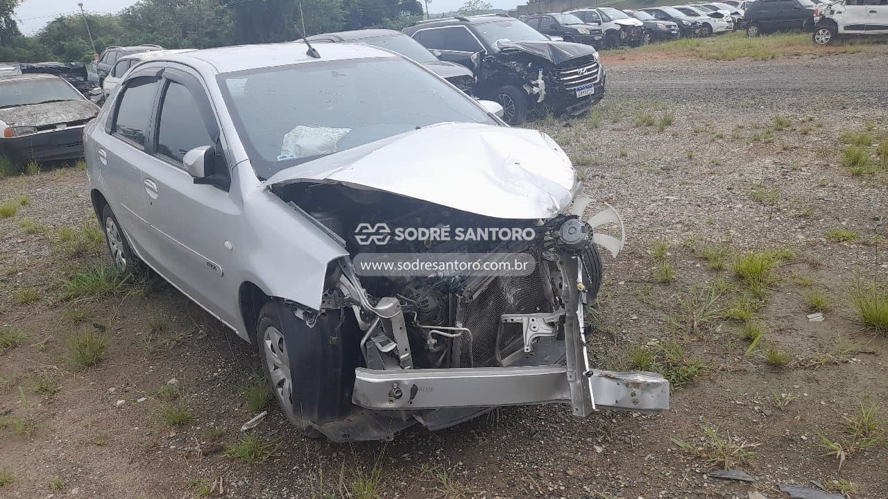 Toyota Etios Sd Xs 15 At 2017, prata