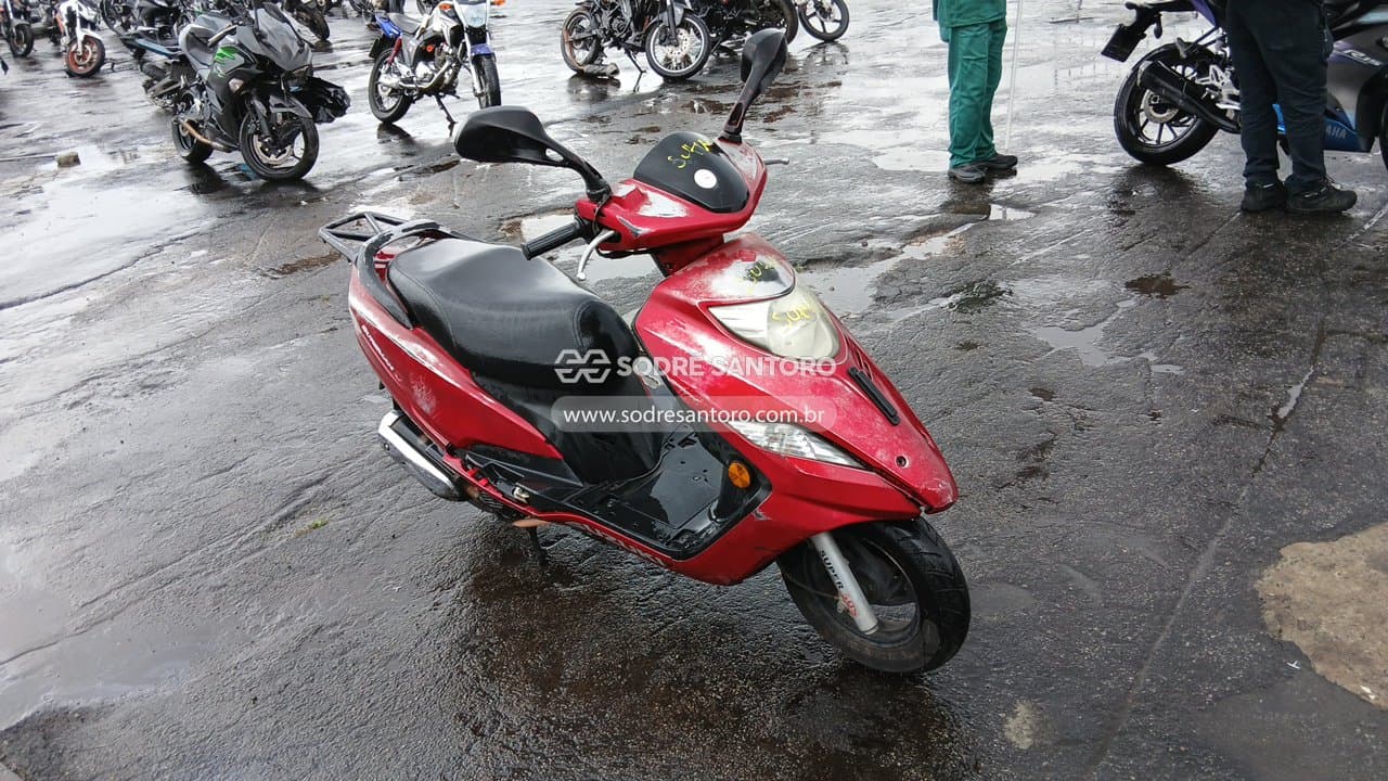 Suzuki Burgman I 2012, vermelha