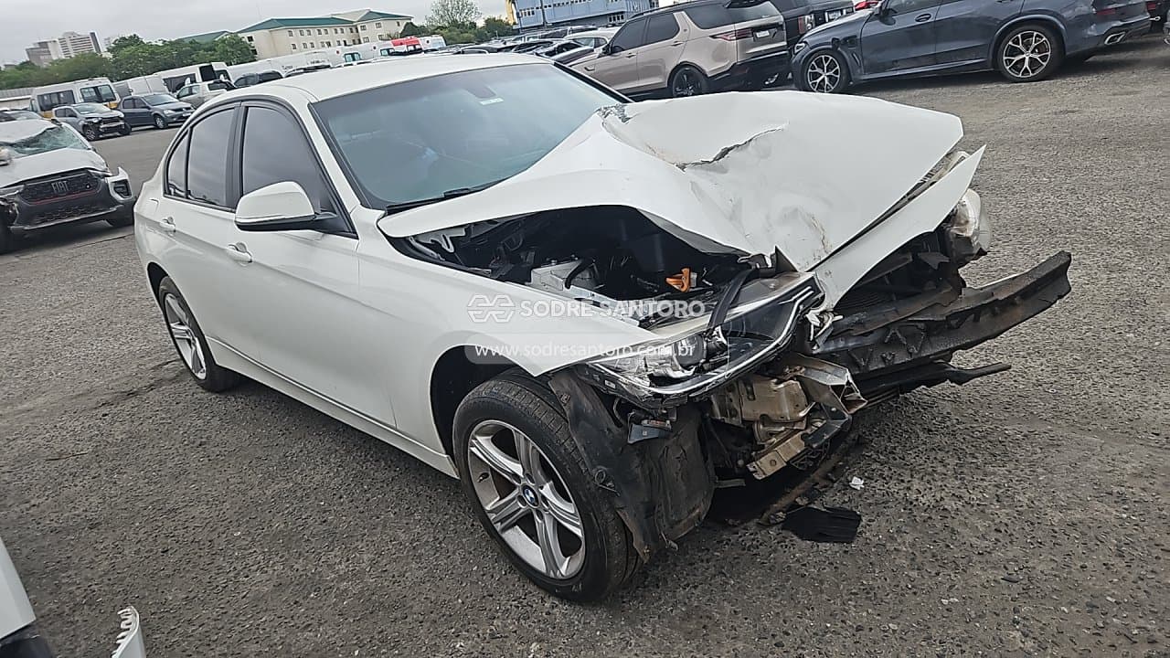 BMW 320i Active Flex 2015, branca
